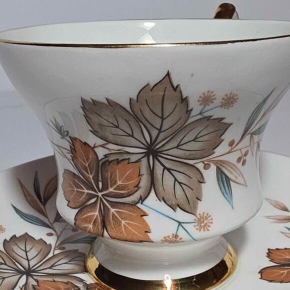 Royal Gregg Teacup and Saucer Autumn Leaves Vintage - Picture 7 of 9